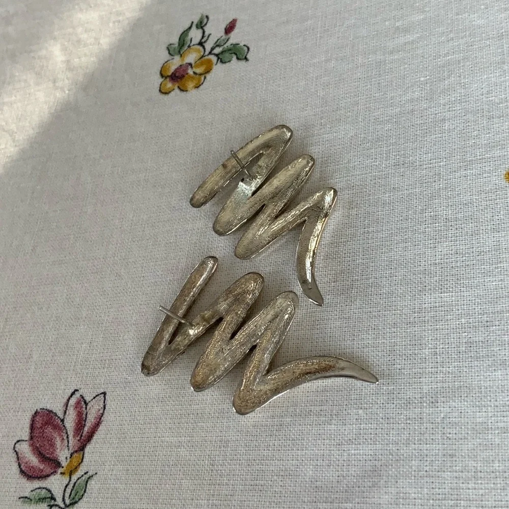 Bold Silver Wave ZigZag Earrings 80’s Pop Art - Picture 2 of 8